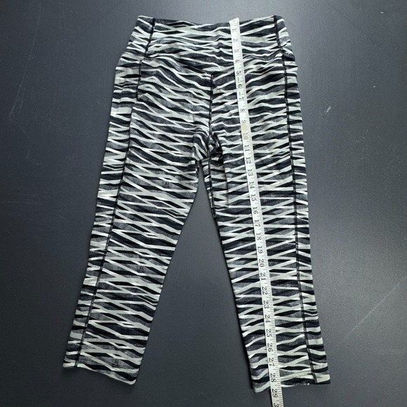 Nike Dri-Fit Capri Leggings Women's Medium Black White Zebra Print Stretch Gym - Picture 8 of 10